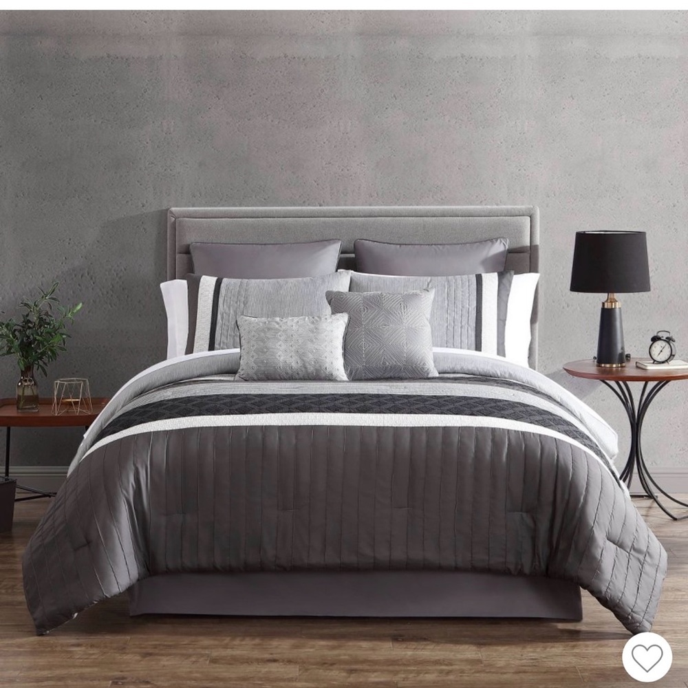 Hallmart grey 5pc bedding set - grey/white KING